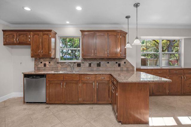 198 Grandview Avenue, Valparaiso, FL 32580