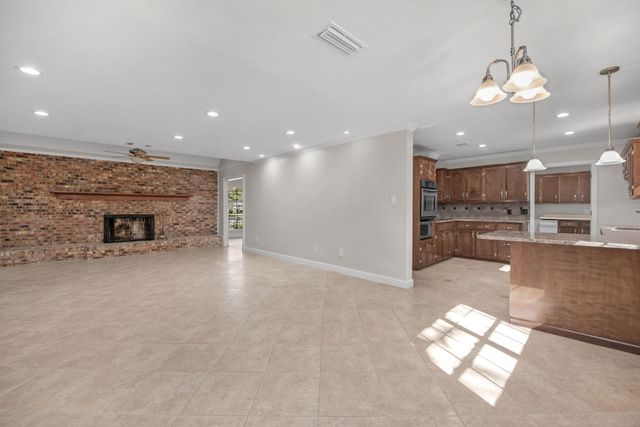 198 Grandview Avenue, Valparaiso, FL 32580