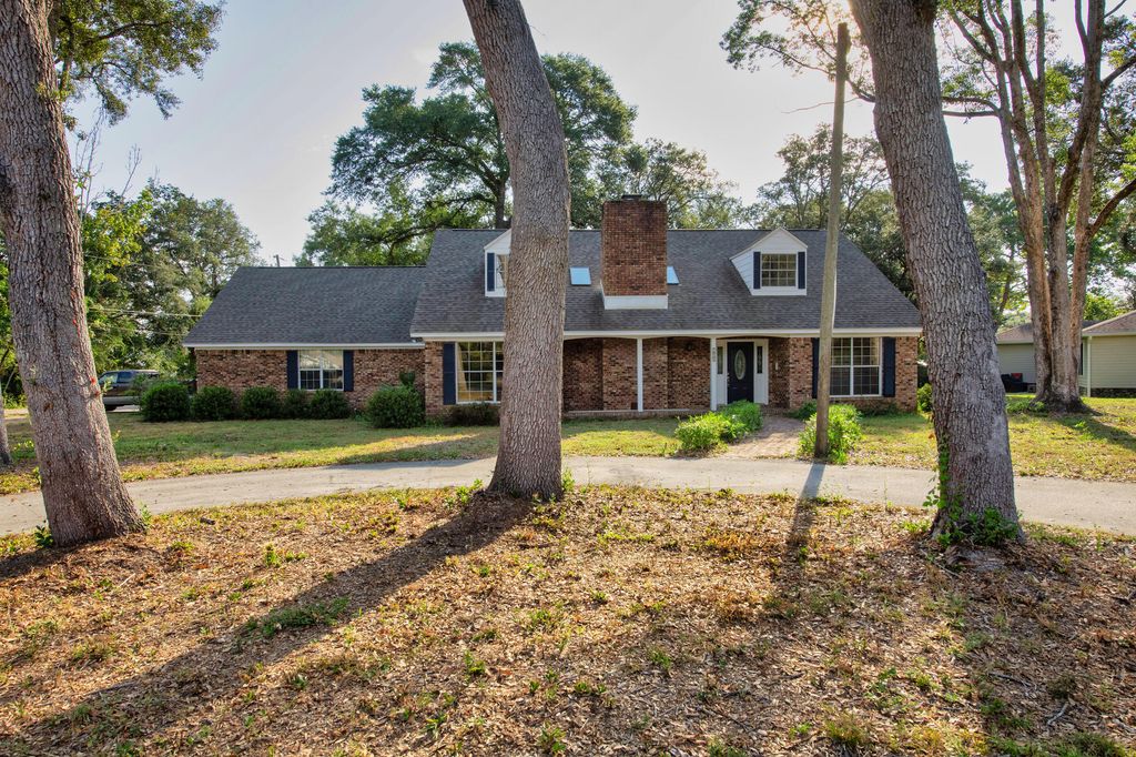 198 Grandview Avenue, Valparaiso, FL 32580