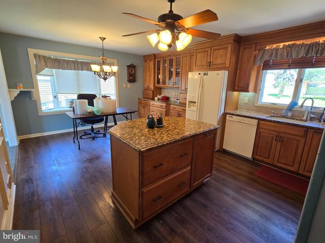 425 SILVER AVE, Southampton, PA 18966