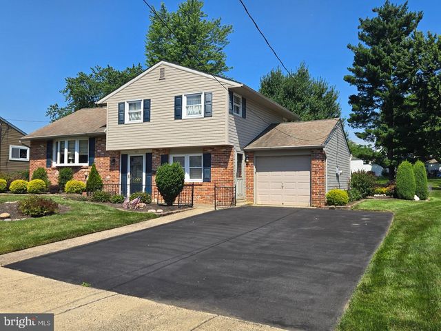 425 SILVER AVE, Southampton, PA 18966