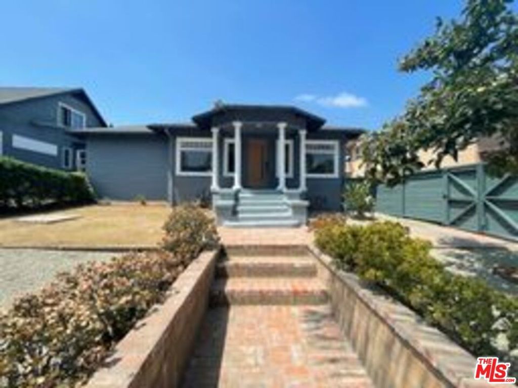 Image 1 of property listing at 821 N Harvard Boulevard, Los Angeles, CA 90029