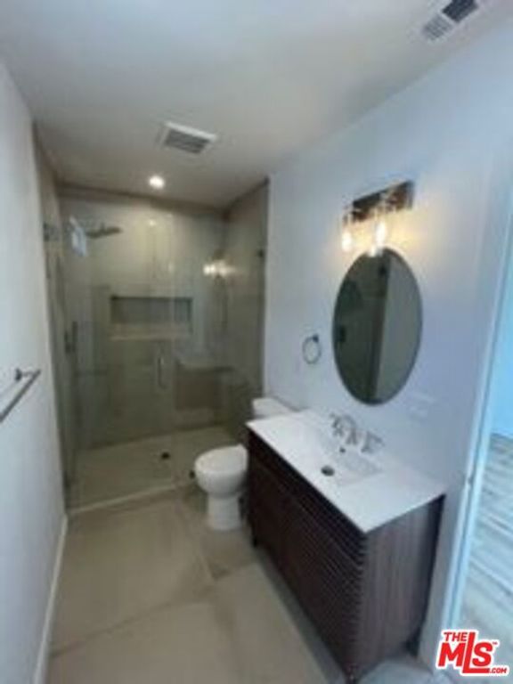 Image 12 of property listing at 821 N Harvard Boulevard, Los Angeles, CA 90029