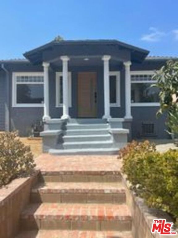 Image 2 of property listing at 821 N Harvard Boulevard, Los Angeles, CA 90029