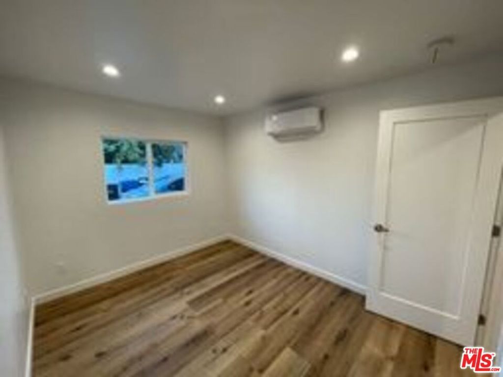Image 21 of property listing at 821 N Harvard Boulevard, Los Angeles, CA 90029