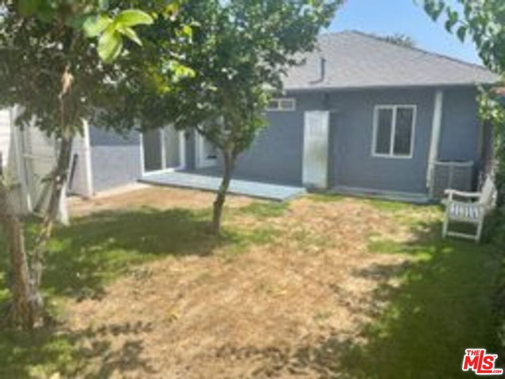 Image 24 of property listing at 821 N Harvard Boulevard, Los Angeles, CA 90029