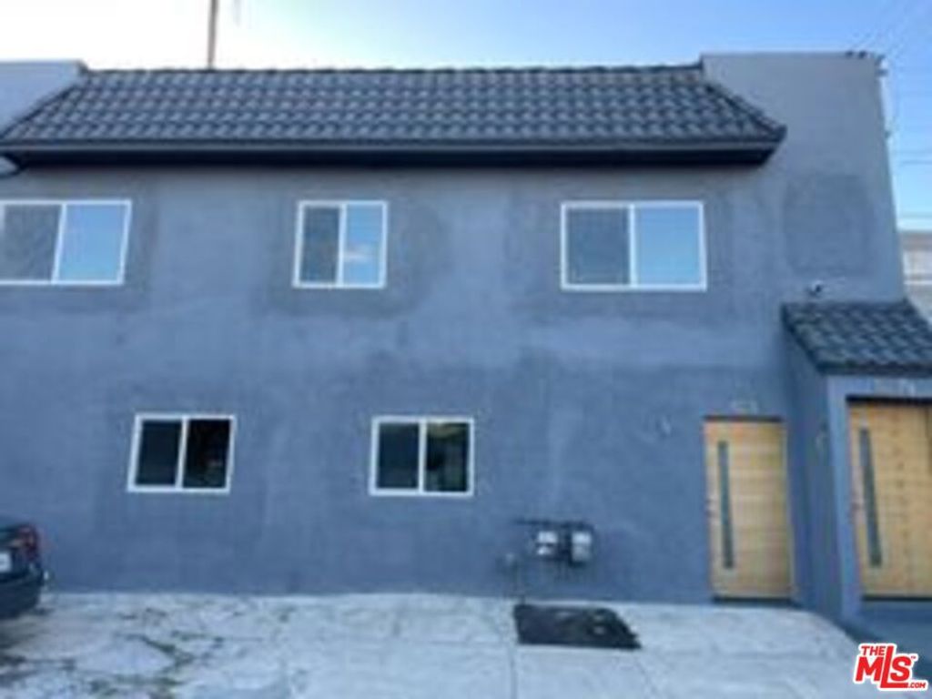 Image 25 of property listing at 821 N Harvard Boulevard, Los Angeles, CA 90029