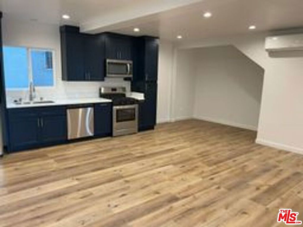 Image 3 of property listing at 821 N Harvard Boulevard, Los Angeles, CA 90029