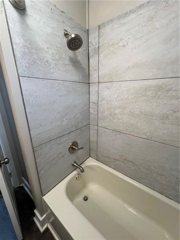 2 Monroe DR, Hampton, VA 23669