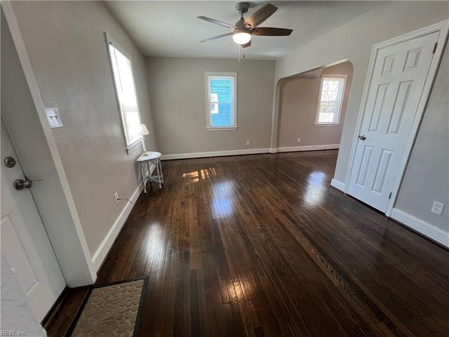 2 Monroe DR, Hampton, VA 23669