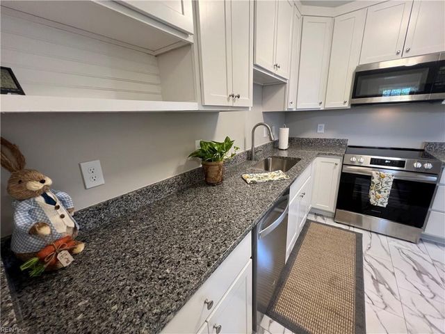 2 Monroe DR, Hampton, VA 23669