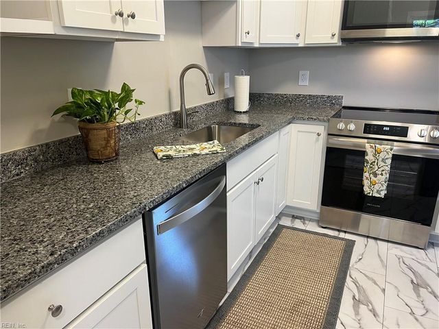 2 Monroe DR, Hampton, VA 23669