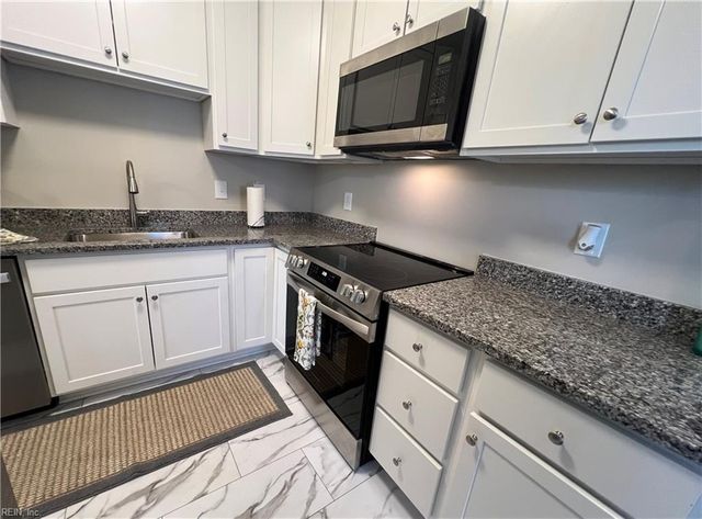 2 Monroe DR, Hampton, VA 23669