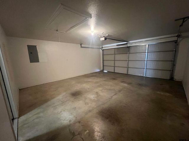 6915 Saga Dr, Flint, TX 75762