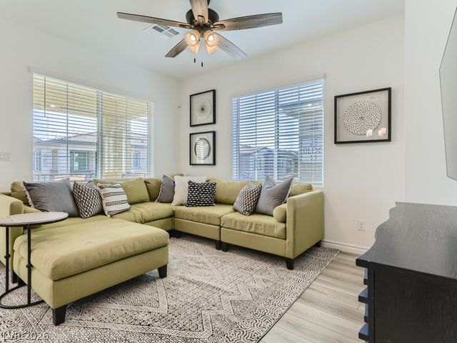 25 Barbara Lane 54, Las Vegas, NV 89183