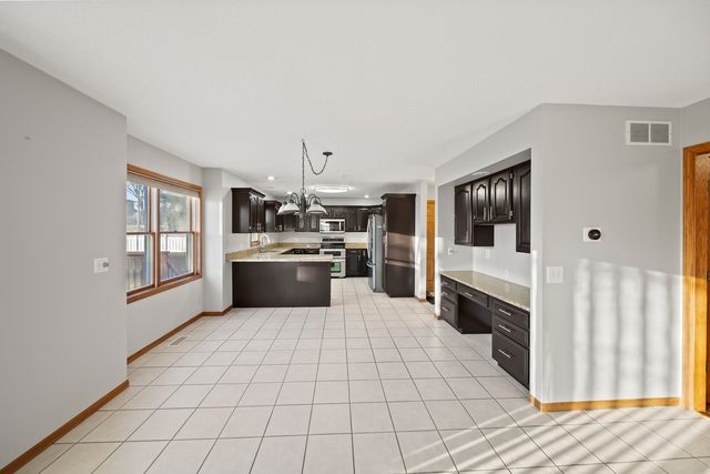 4700 Heatherstone Road, Bettendorf, IA 52722