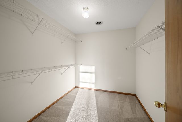 4700 Heatherstone Road, Bettendorf, IA 52722