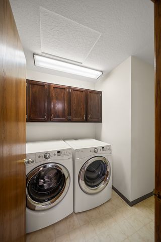 4700 Heatherstone Road, Bettendorf, IA 52722