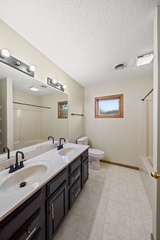 4700 Heatherstone Road, Bettendorf, IA 52722