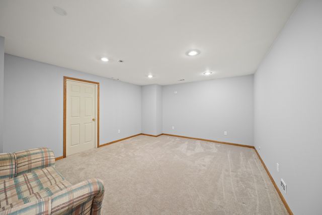 4700 Heatherstone Road, Bettendorf, IA 52722