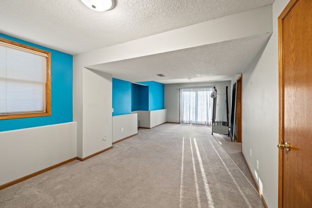 4700 Heatherstone Road, Bettendorf, IA 52722