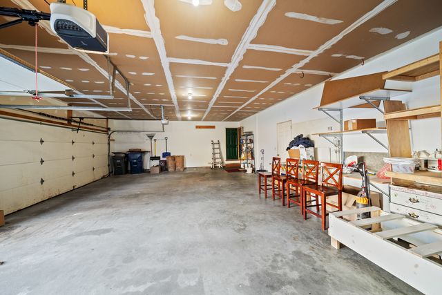 4700 Heatherstone Road, Bettendorf, IA 52722