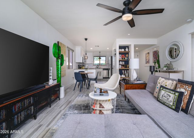 8145 N CENTRAL Avenue 17, Phoenix, AZ 85020