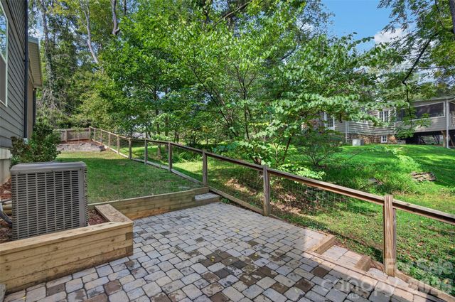 134 Shelburne Road, Asheville, NC 28806