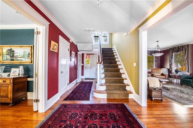 33 Sefton Drive, Cranston, RI 02905