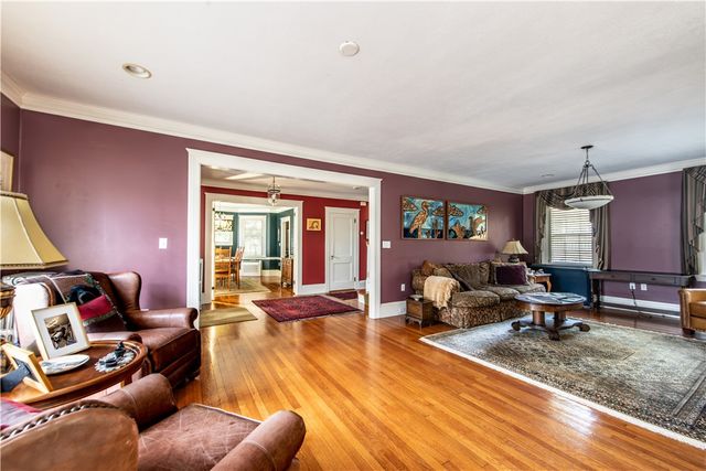 33 Sefton Drive, Cranston, RI 02905