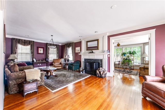 33 Sefton Drive, Cranston, RI 02905