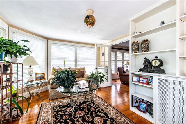33 Sefton Drive, Cranston, RI 02905