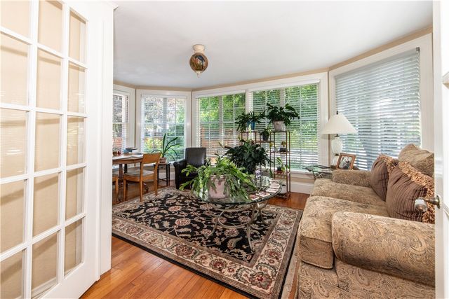 33 Sefton Drive, Cranston, RI 02905