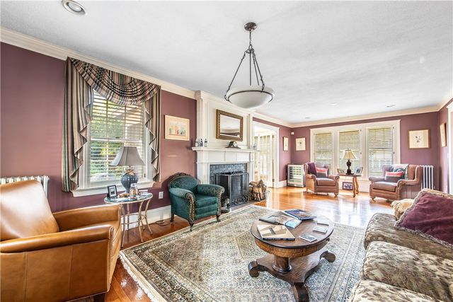33 Sefton Drive, Cranston, RI 02905