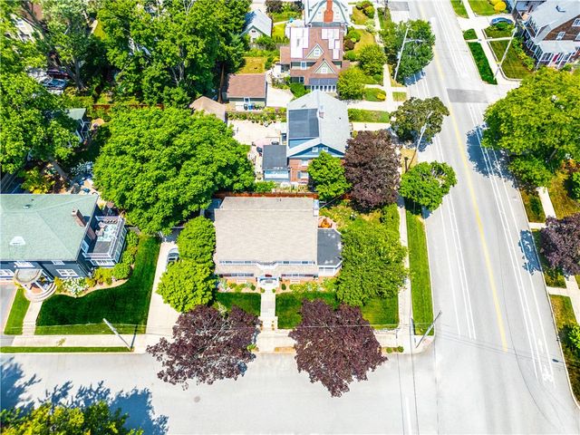 33 Sefton Drive, Cranston, RI 02905