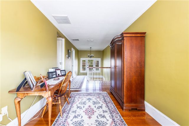 33 Sefton Drive, Cranston, RI 02905