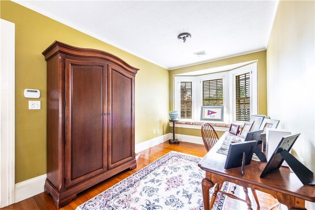 33 Sefton Drive, Cranston, RI 02905
