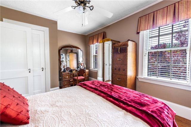 33 Sefton Drive, Cranston, RI 02905