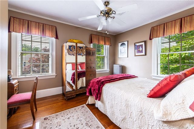 33 Sefton Drive, Cranston, RI 02905