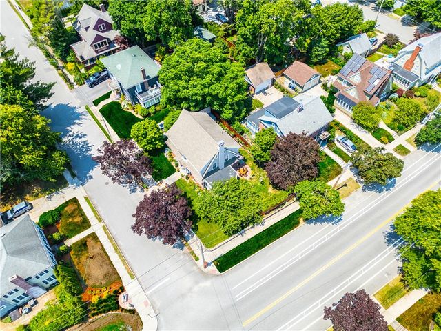 33 Sefton Drive, Cranston, RI 02905