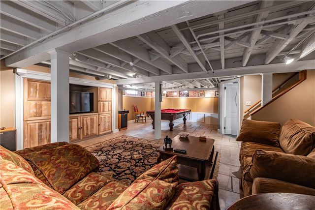 33 Sefton Drive, Cranston, RI 02905