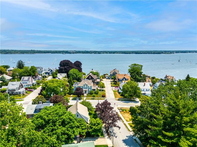 33 Sefton Drive, Cranston, RI 02905