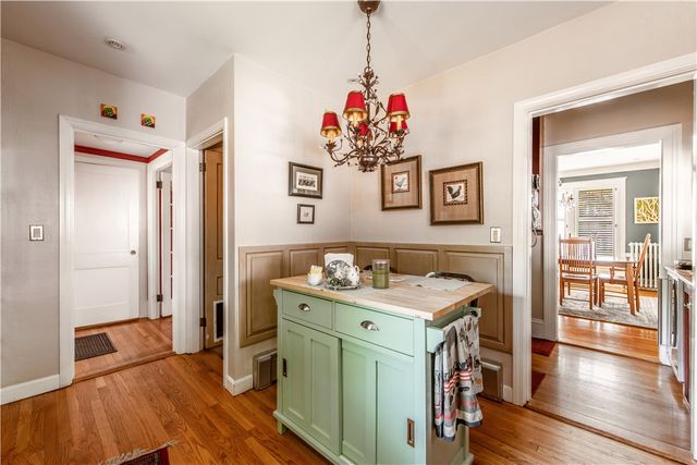 33 Sefton Drive, Cranston, RI 02905