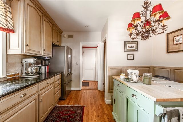 33 Sefton Drive, Cranston, RI 02905