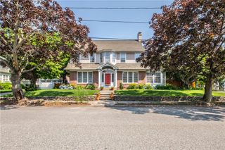 33 Sefton Drive, Cranston, RI 02905