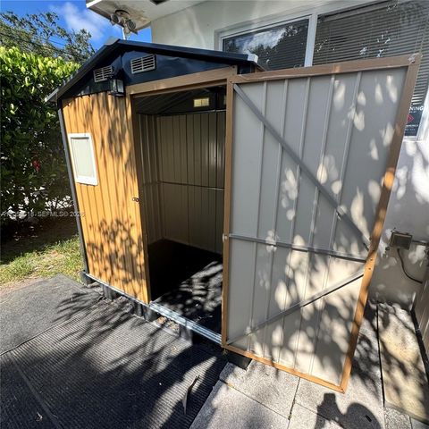 6157 SW 64th St 6157, South Miami, FL 33143