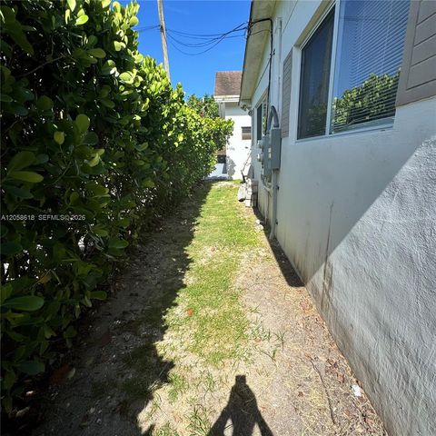 6157 SW 64th St 6157, South Miami, FL 33143