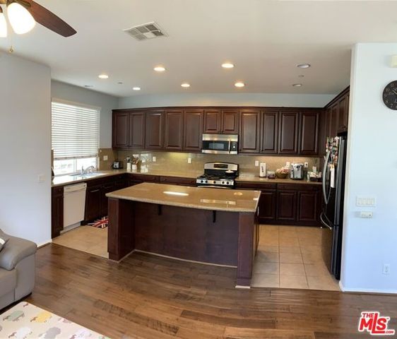 2118 Arnold Way, Fullerton, CA 92833