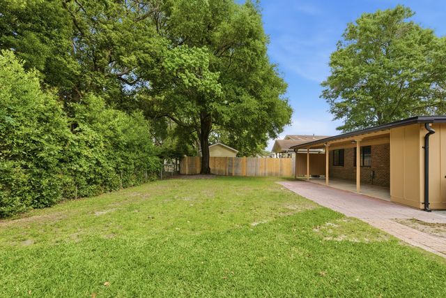 215 NW Sotir Street, Fort Walton Beach, FL 32548