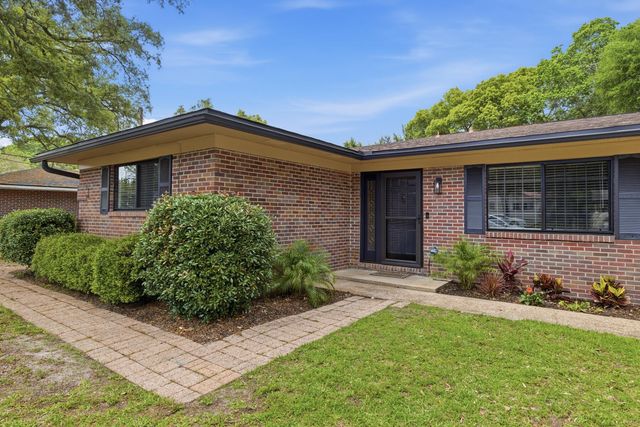 215 NW Sotir Street, Fort Walton Beach, FL 32548